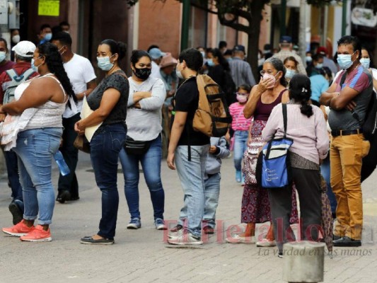 FOTOS: Calles abarrotadas en la capital, mientras casos de covid se disparan