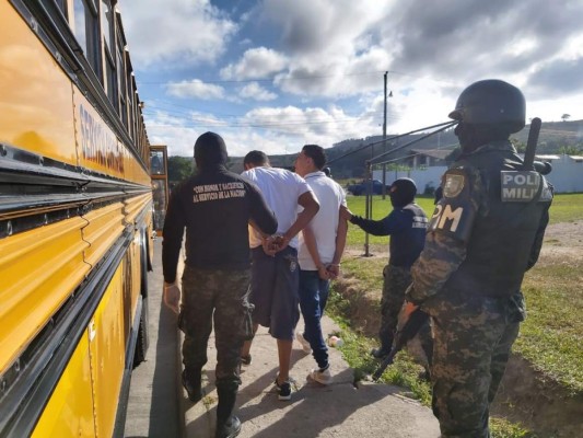 FOTOS: Así fue el traslado de 42 reos a la cárcel de El Porvenir