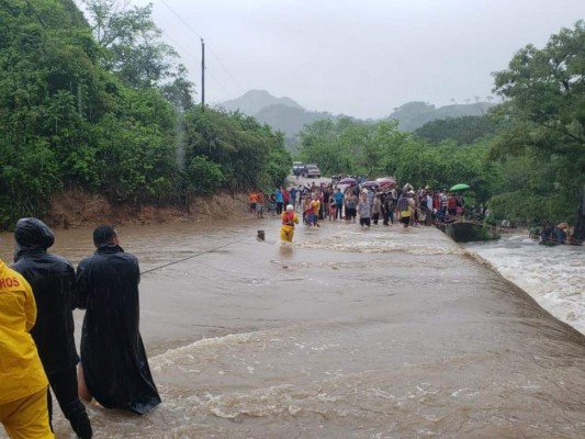 FOTOS: Así rescataron restos de hermanos arrastrados por el río en Langue