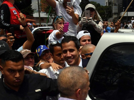 FOTOS: El regreso de Juan Guaidó a Venezuela tras haber desafiado a Nicolás Maduro