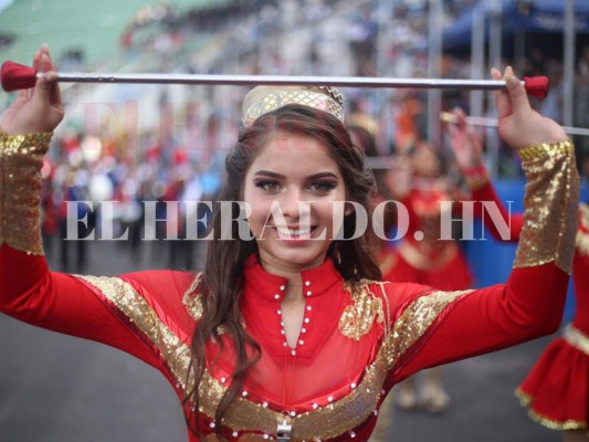 Palillonas que engalanan la portada de diario El Heraldo este domingo