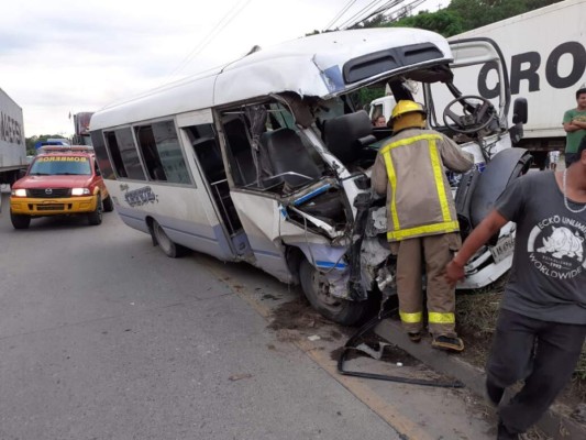 Primeras imágenes del brutal accidente de bus tras asalto en Choloma  