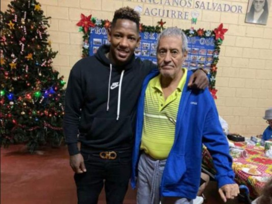 FOTOS: El noble gesto de Romell Quioto en un asilo de ancianos y en el Hospital Escuela en víspera navideña