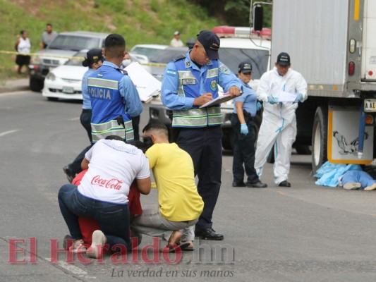 FOTOS: Terrible accidente entre moto y camión cobra la vida de una joven en la cuesta El Chile de la capital