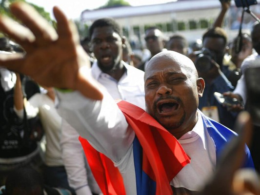 Entre llanto y bajo extrema seguridad se realiza funeral de Jovenel Moise