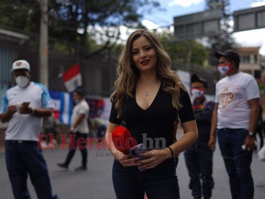 Duelo de bellezas: Hermosas aficionadas adornan final de ida entre Olimpia y Real España