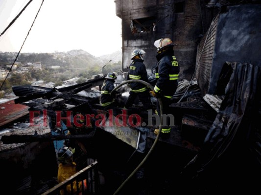 Drama, dolor y pérdidas materiales dejó incendio en la colonia Divanna (Fotos)