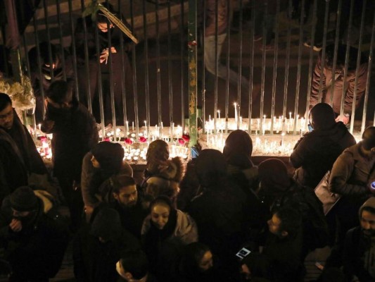 FOTOS: Emotivo homenaje de iraníes a víctimas de avión derribado por misil