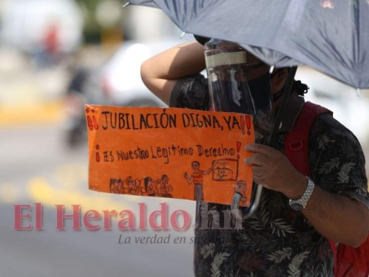 Así fue la protesta de maestros en la capital contra la intervención del Inprema