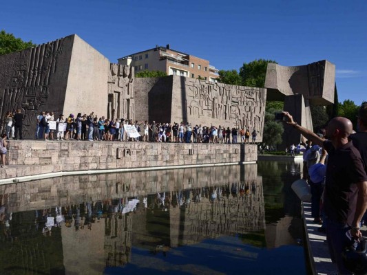 Imágenes: Fuertes protestas en Madrid tras medidas de bioseguridad adoptadas por el gobierno