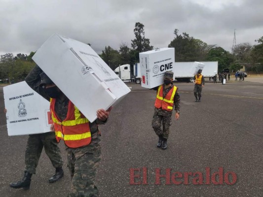 Elecciones 2021: Avanza traslado de maletas electorales vía aérea y terrestre (FOTOS)