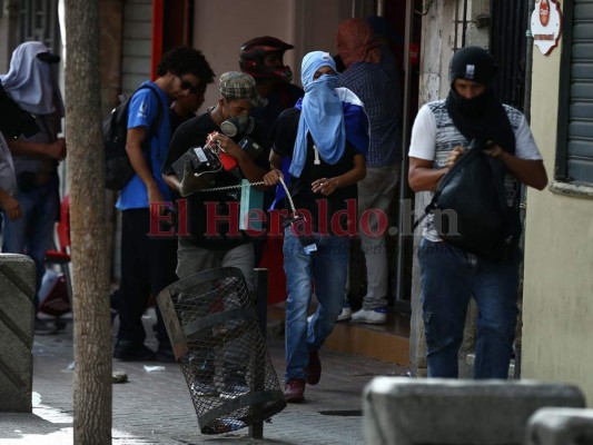 FOTOS: Protestas del viernes terminaron en saqueos de tiendas en Honduras