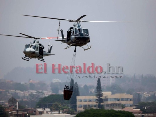 Imágenes aéreas del voraz incendio forestal que consume La Tigra