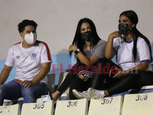 Afición merengue le pone color al clásico Olimpia-Real España en el Nacional (Fotos)