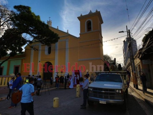 Con plegarias de sanidad y fervor cristiano: Así se desarrolló el vía crucis este Viernes Santo