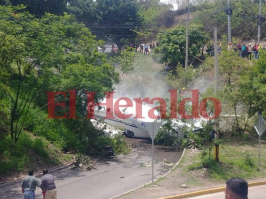 Impactantes imágenes de la avioneta que se salió de la pista en el Aeropuerto Toncontín en Tegucigalpa