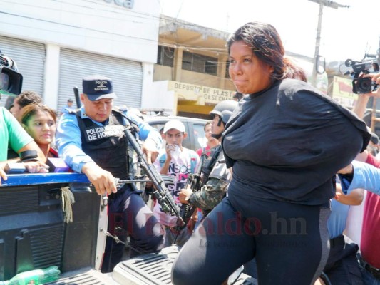 FOTOS: Así capturaron a mujer que quedó encerrada en negocio durante saqueos en San Pedro Sula