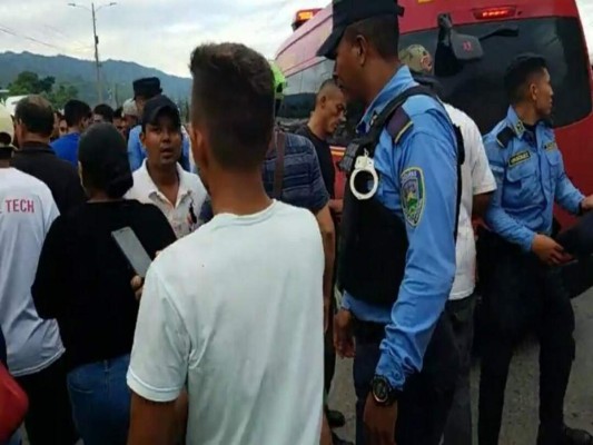 Primeras imágenes del brutal accidente de bus tras asalto en Choloma  