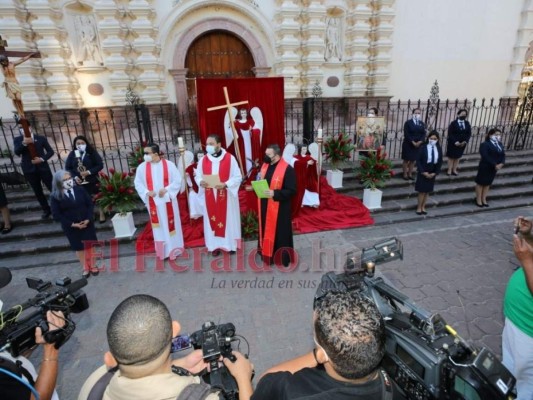 Con plegarias de sanidad y fervor cristiano: Así se desarrolló el vía crucis este Viernes Santo