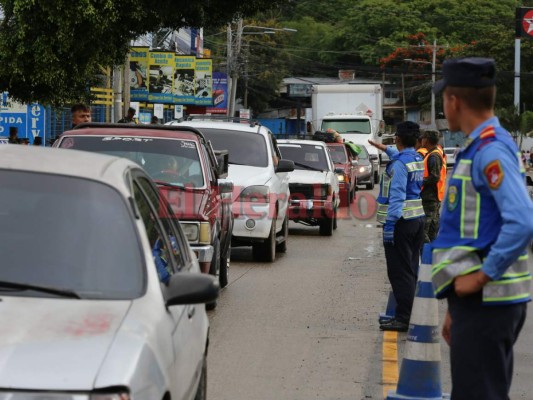 Llegan las caravanas de capitalinos que regresan del feriado morazánico