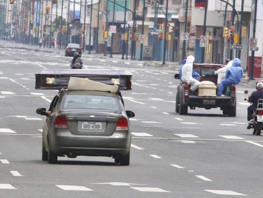 Muertos hasta en los baños: tormentos de un enfermero en Guayaquil