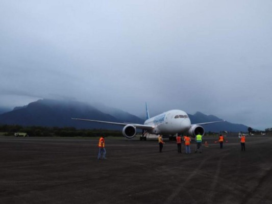 FOTOS: Así fue la llegada del primer vuelo de Air Europa al Golosón de La Ceiba