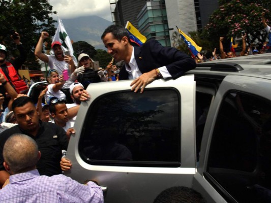 FOTOS: El regreso de Juan Guaidó a Venezuela tras haber desafiado a Nicolás Maduro