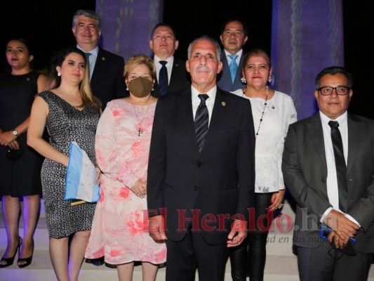 FOTOS: Así fue la inauguración del 'Monumento Obelisco Bicentenario'