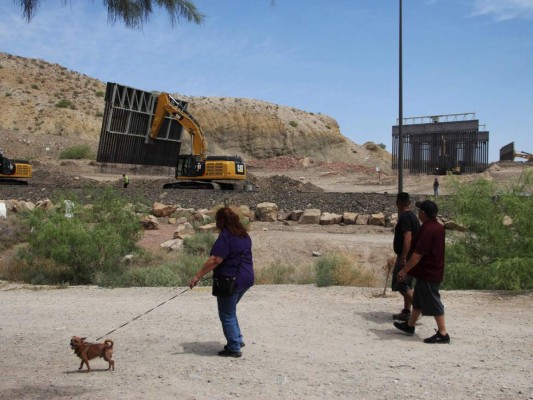 FOTOS: El muro privado que construyeron los simpatizantes de Trump en la frontera con México