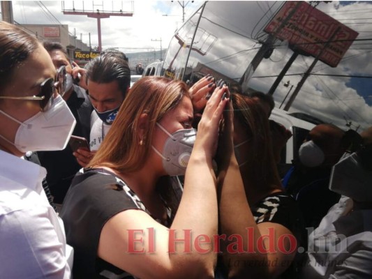 FOTOS: Con caravana dan último adiós al periodista David Romero Ellner