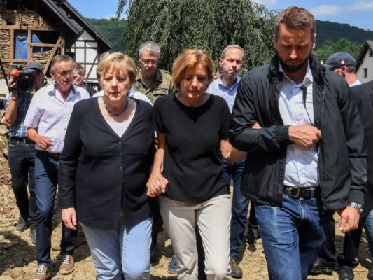 Fotos del recorrido de Merkel por zonas de Europa devastadas por inundaciones