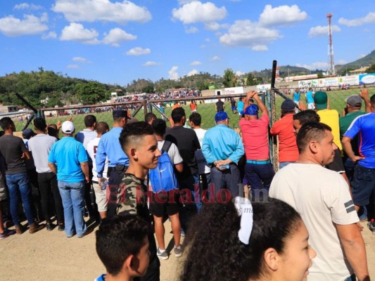 FOTOS: Llenazo en Danlí para el partido Real de Minas vs Olimpia