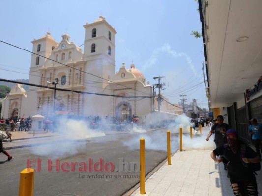 Las impactantes imágenes que dejaron las violentas protestas por el Día del Trabajador