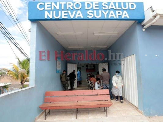 FOTOS: Héroes libran dura batalla contra el covid-19 en triajes y hospitales