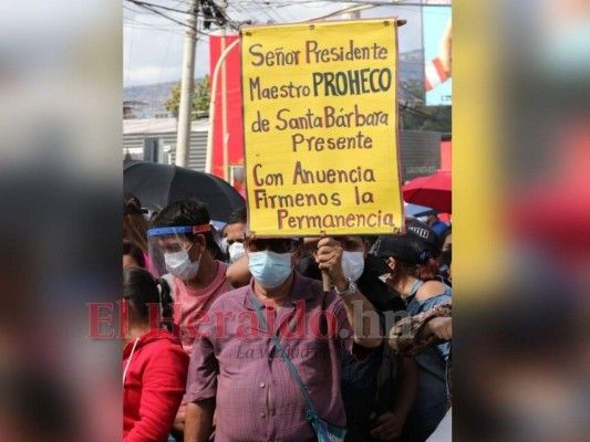 Miles de maestros Proheco protestan por su permanencia en la capital (FOTOS)