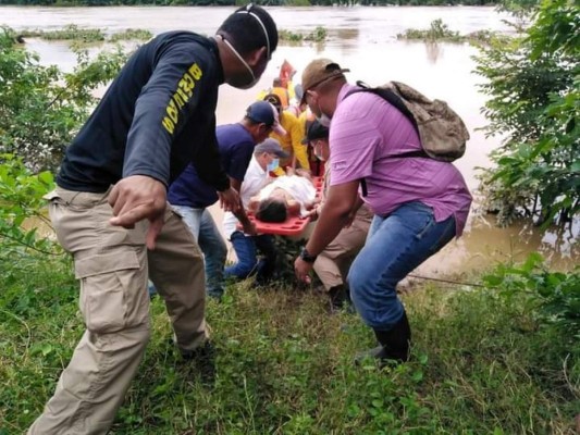 Tras una semana de arduas labores, sigue el rescate de afectados por Eta (Fotos)