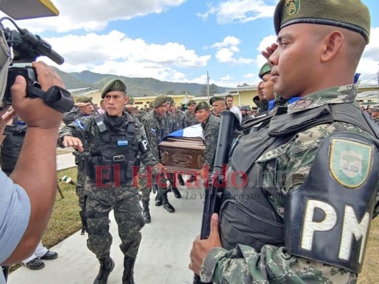 FOTOS: Misa en honor a policías caídos en fuga de cabecilla de la MS-13