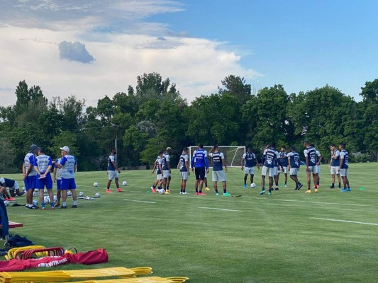 Alegría y entusiasmo en la concentración de Honduras previo al duelo ante Costa Rica