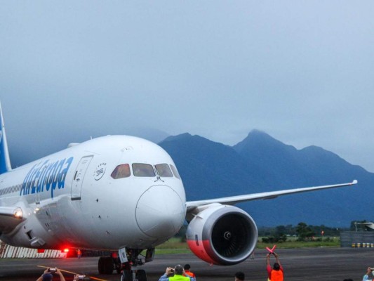 FOTOS: Así fue la llegada del primer vuelo de Air Europa al Golosón de La Ceiba