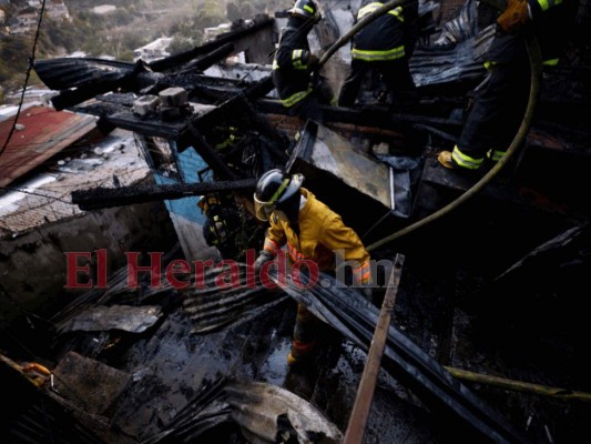 Drama, dolor y pérdidas materiales dejó incendio en la colonia Divanna (Fotos)