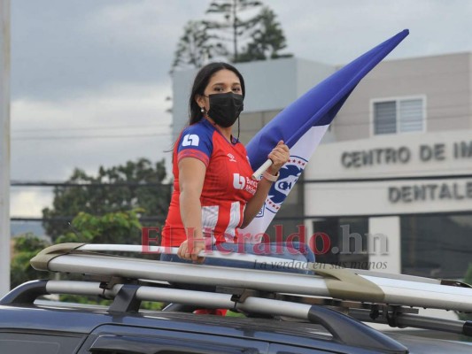 FOTOS: Así fue la mega caravana que realizaron los aficionados merengues por los 109 años de Olimpia   