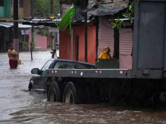 Muertos e inundaciones: estragos de la tormenta Amanda en El Salvador (FOTOS)