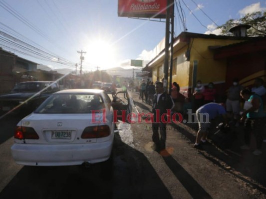 Unos respetando medidas, otros no: Capitalinos se abastecen este jueves