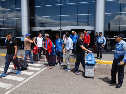 FOTOS: Tranquilos y confiando en el triunfo, así llegaron los puertorriqueños