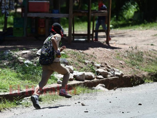 Honduras: Guerra campal entre estudiantes y policías en la colonia Kennedy