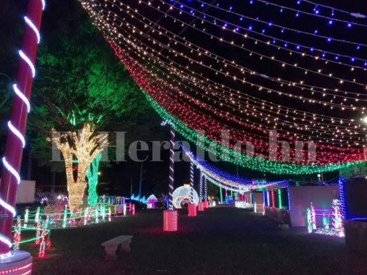 La Villa Navideña de la Alcaldía llega a adornar la capital de Honduras (FOTOS)