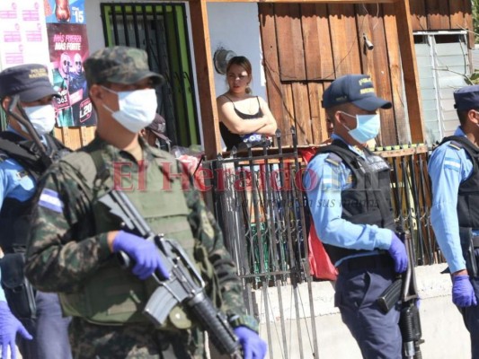 FOTOS: Así se efectúa el cerco epidemiológico en colonia Abraham Lincoln de la capital