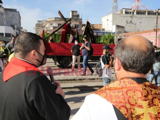 Con plegarias de sanidad y fervor cristiano: Así se desarrolló el vía crucis este Viernes Santo