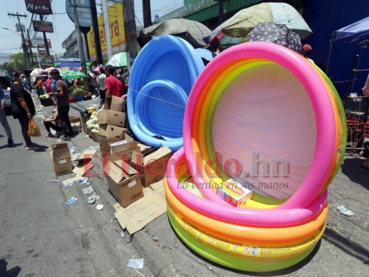 FOTOS: Piscinas y víveres, las compras de capitalinos en Semana Santa