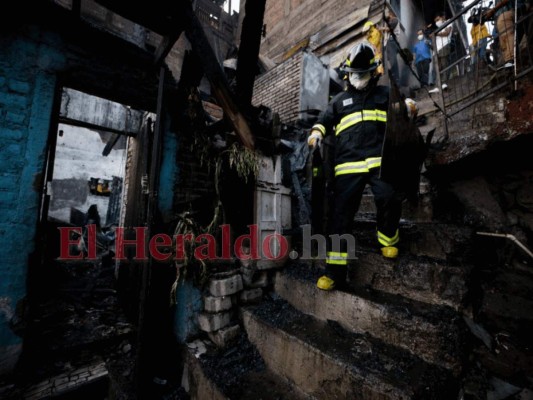 Drama, dolor y pérdidas materiales dejó incendio en la colonia Divanna (Fotos)